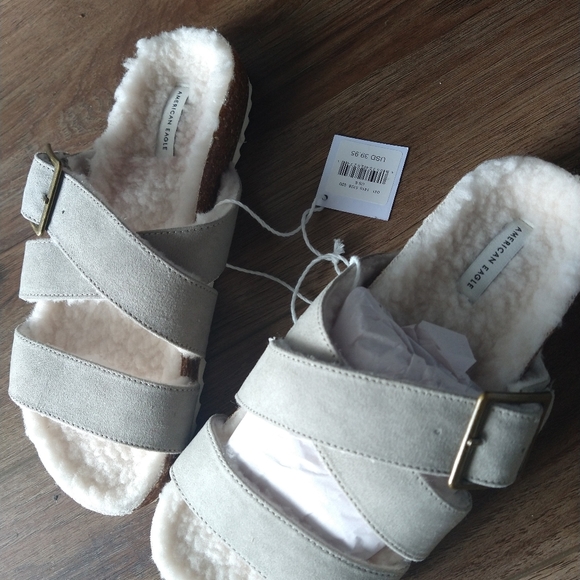 American Eagle Fuzzy Sandals - Picture 2 of 4